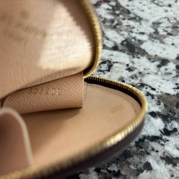 Louis Vuitton coin pouch - Picture 6 of 8